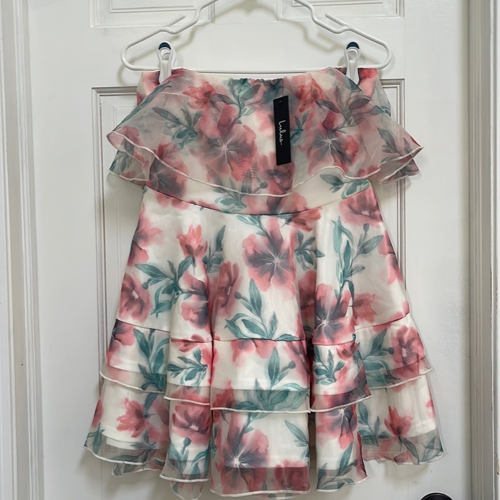 Beautiful spring strapless dress NWT